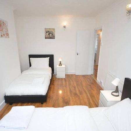 4 Bedroom House In East 런던 외부 사진