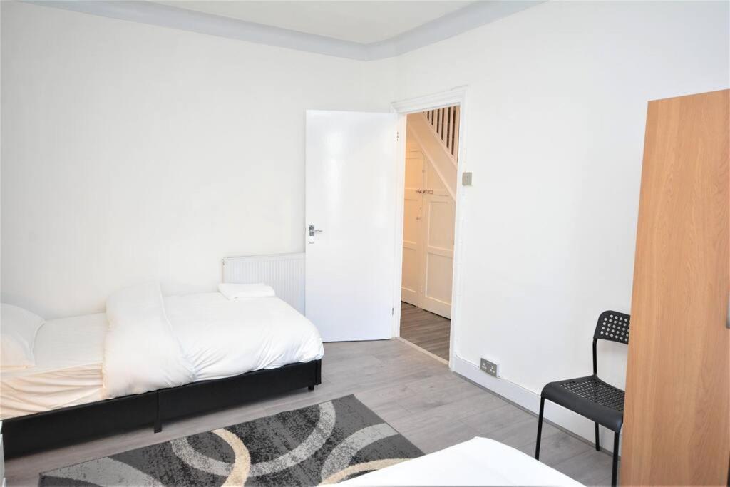 4 Bedroom House In East 런던 외부 사진
