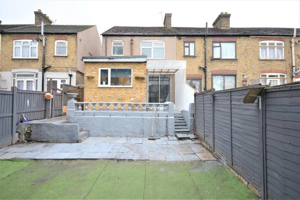 4 Bedroom House In East 런던 외부 사진