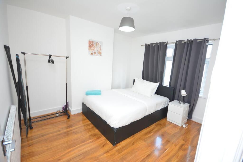 4 Bedroom House In East 런던 외부 사진